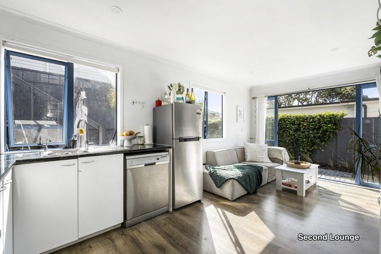 Photo of property in 1015b Beach Road, Torbay, Auckland, 0630
