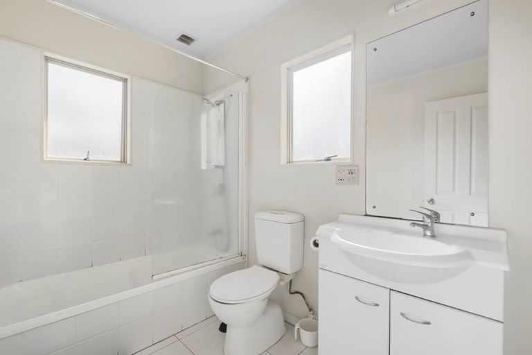 Photo of property in 1 Butia Avenue, Henderson, Auckland, 0612