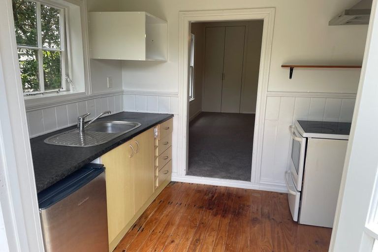 Photo of property in 16a Wharf Road, Te Atatu Peninsula, Auckland, 0610