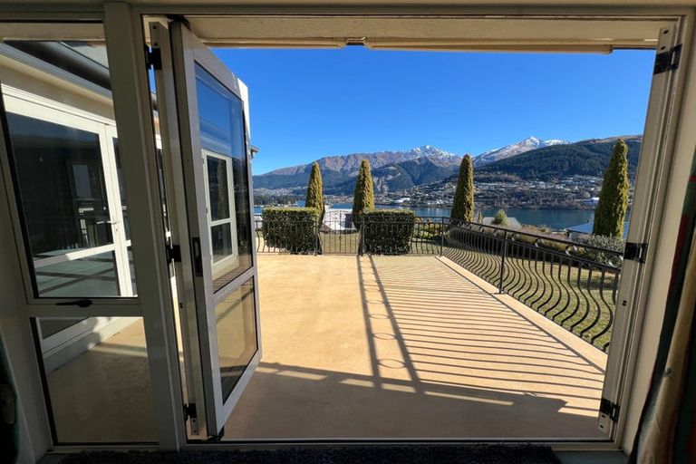 Photo of property in 2 Garland Terrace, Kelvin Heights, Queenstown, 9300