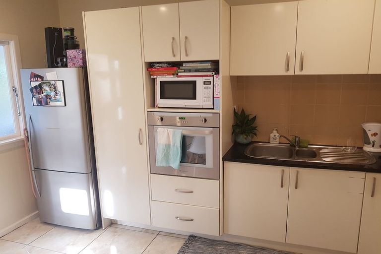 Photo of property in 29 Onewa Road, Northcote, Auckland, 0627