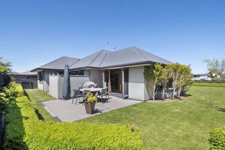 Photo of property in 5 Rodeo Drive, Kelvin Grove, Palmerston North, 4414