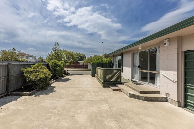 Photo of property in 1/15 Chipping Lane, Redwood, Christchurch, 8051