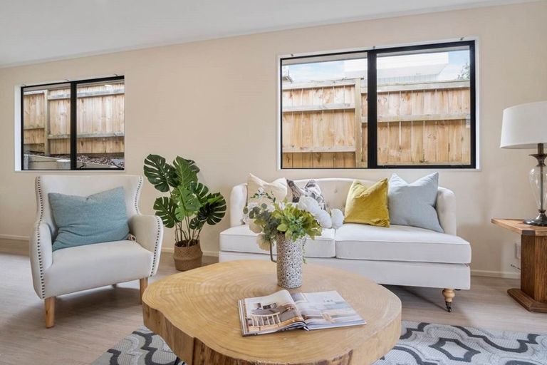 Photo of property in 1/17 Bond Crescent, Forrest Hill, Auckland, 0620