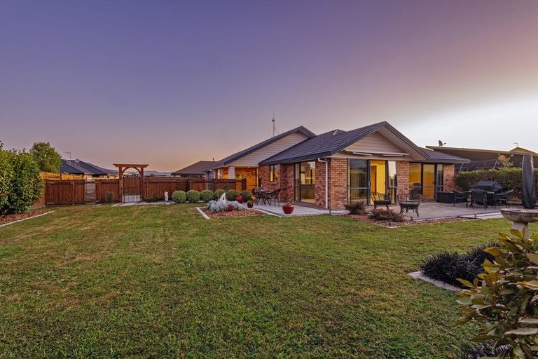 Photo of property in 20 Chestnut Close, Kelvin Grove, Palmerston North, 4414