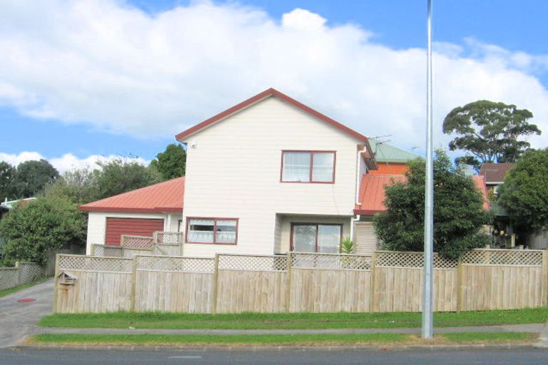 Photo of property in 2/11 Aspiring Avenue, Clover Park, Auckland, 2019