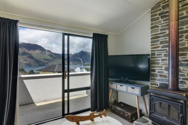 Photo of property in 5a Wye Place, Fernhill, Queenstown, 9300