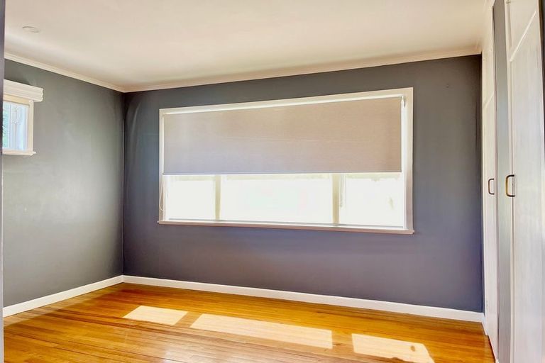 Photo of property in 46 Kelman Road, Kelston, Auckland, 0602