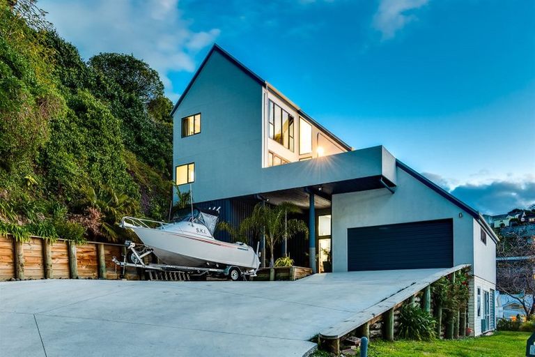 Photo of property in 13 Amner Place, Bluff Hill, Napier, 4110