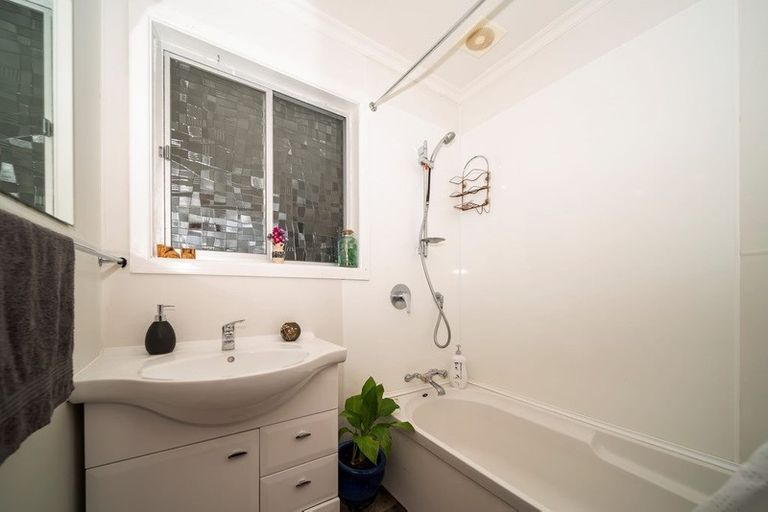 Photo of property in 109 Govett Avenue, Frankleigh Park, New Plymouth, 4310