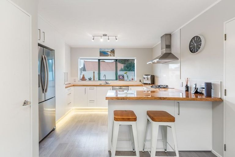 Photo of property in 22 Brookvale Park, Stanmore Bay, Whangaparaoa, 0932