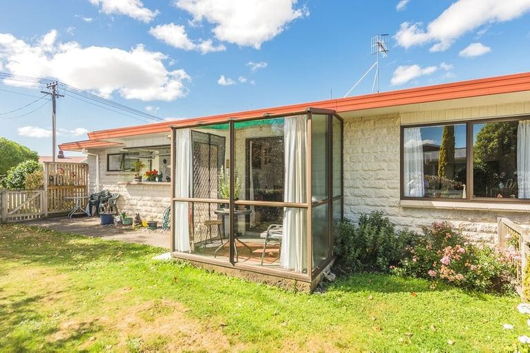 Photo of property in 16 Oaklea Avenue, Marton, 4710