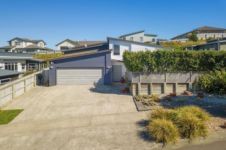 Photo of property in 36 Tongariro Drive, Aotea, Porirua, 5024
