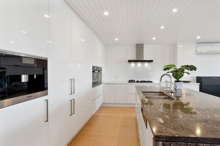 Photo of property in 9 Commodore Parry Road, Castor Bay, Auckland, 0620