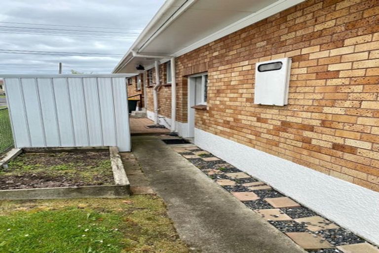 Photo of property in 1/83 Flanshaw Road, Te Atatu South, Auckland, 0610