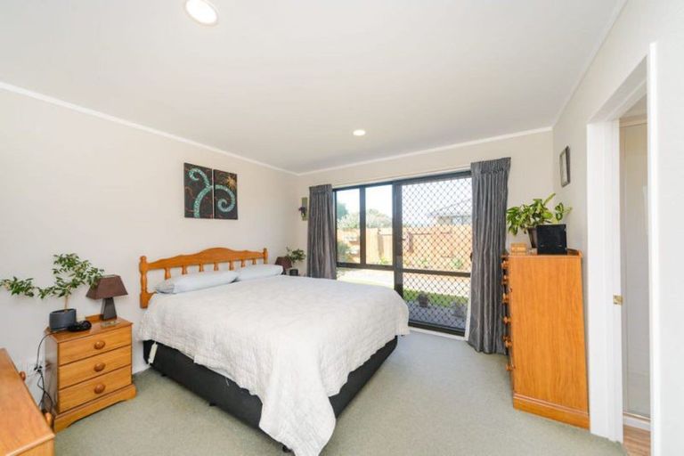 Photo of property in 39 Logan Way, Kelvin Grove, Palmerston North, 4414