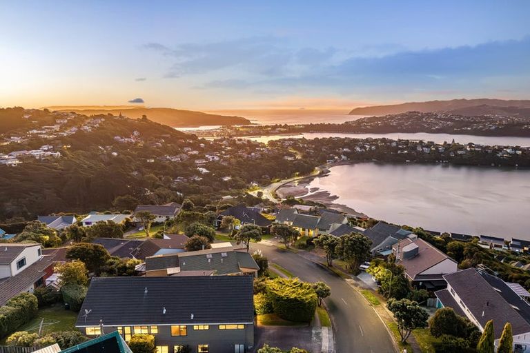 Photo of property in 22 Mercury Way, Whitby, Porirua, 5024