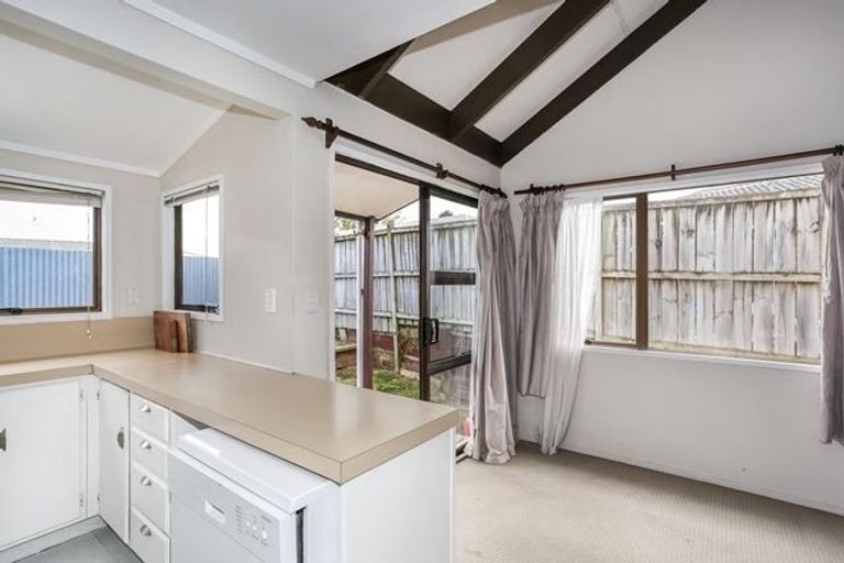 Photo of property in 2/23 Gaylands Place, Opaheke, Papakura, 2113