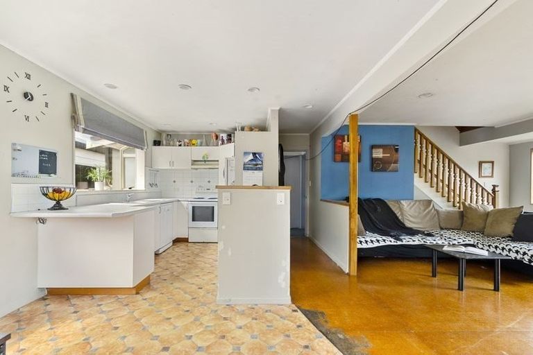 Photo of property in 2/66 Birkdale Road, Birkdale, Auckland, 0626