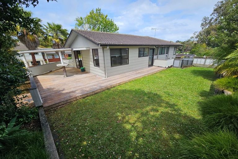 Photo of property in 1/4 Tallington Crescent, Torbay, Auckland, 0630