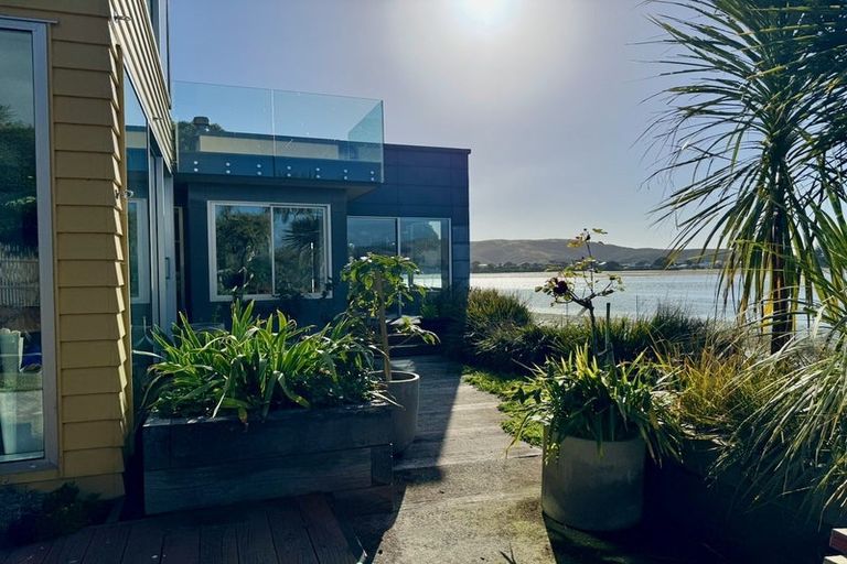 Photo of property in 15b Seaview Road, Paremata, Porirua, 5024