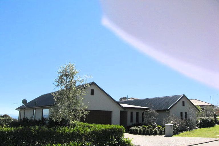 Photo of property in 24 Hikanui Drive, Havelock North, 4130