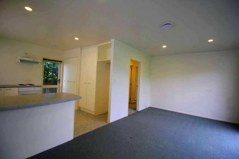 Photo of property in 27 Coniston Avenue, Te Atatu South, Auckland, 0610