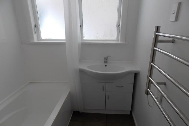 Photo of property in 142 Parkvale Road, Karori, Wellington, 6012