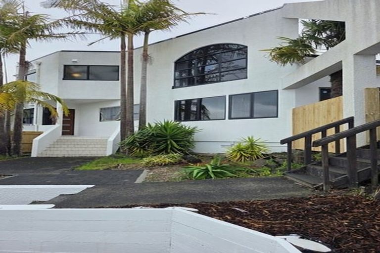 Photo of property in 12 Westergrove Place, West Harbour, Auckland, 0618