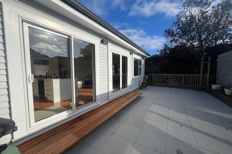 Photo of property in 15a Kellsmere Crescent, Island Bay, Wellington, 6023
