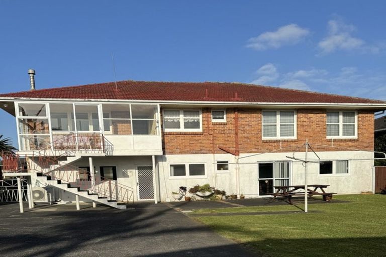 Photo of property in 4176 Great North Road, Glendene, Auckland, 0602