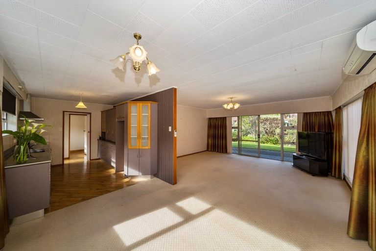 Photo of property in 8 Spencer Place, Merrilands, New Plymouth, 4312