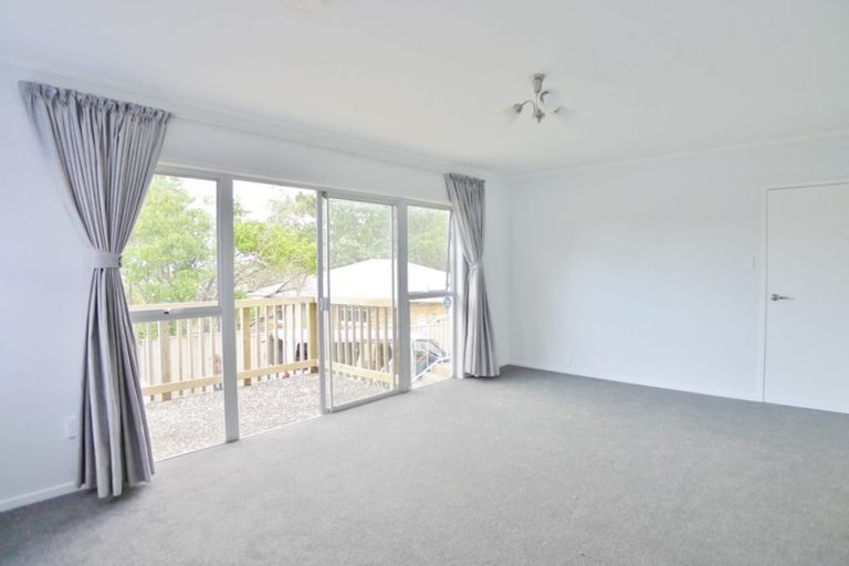 Photo of property in 63 Rehia Road, Massey, Auckland, 0614