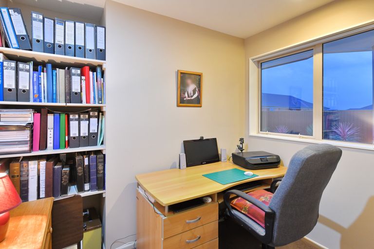 Photo of property in 11 Walnut Way, Rangiora, 7400