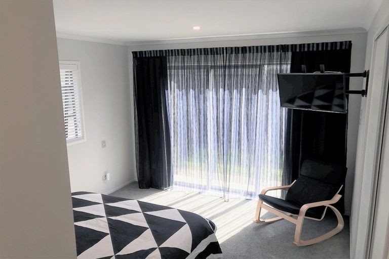 Photo of property in 2 Huarahi Pai Road, Huapai, Kumeu, 0810