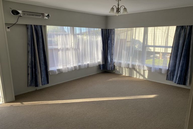 Photo of property in 18 Diana Drive, Glenfield, Auckland, 0627