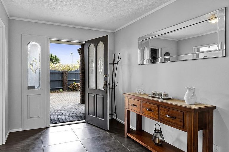 Photo of property in 11 County Drive, Hawera, 4610