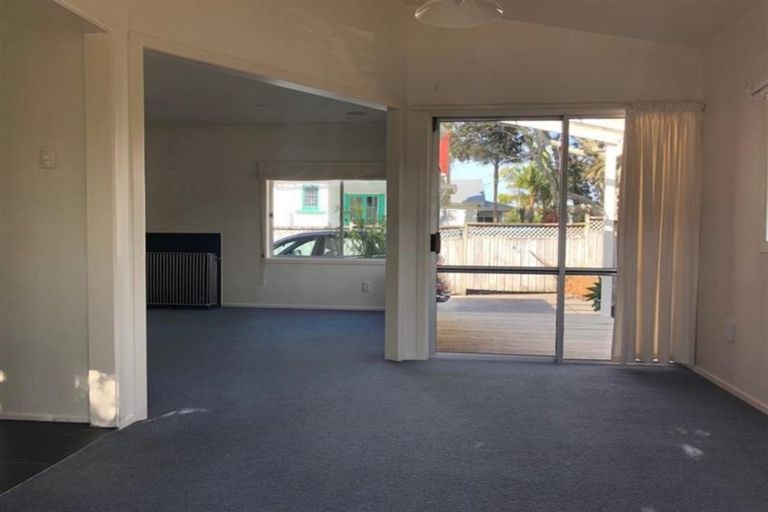 Photo of property in 25 Roberts Avenue, Bayswater, Auckland, 0622