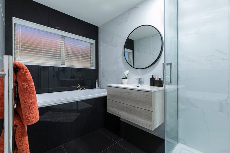 Photo of property in 27 Summerland Drive, Henderson, Auckland, 0612