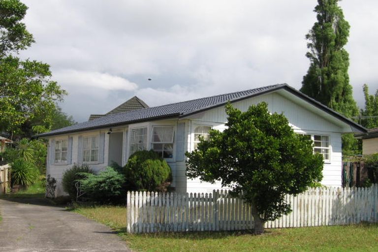 Photo of property in 68 Rosewarne Crescent, Glendene, Auckland, 0602