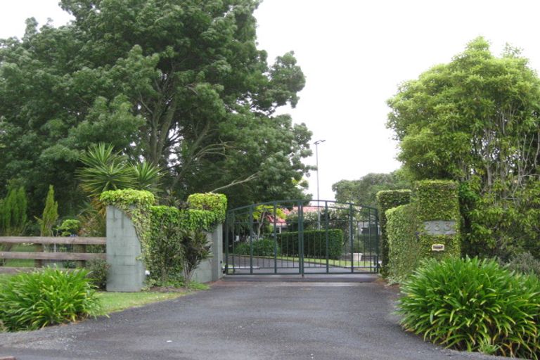 Photo of property in 233 Ponga Road, Opaheke, Papakura, 2584