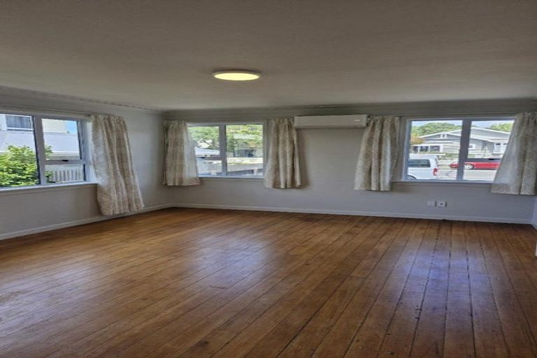 Photo of property in 180 Powderham Street, New Plymouth, 4310