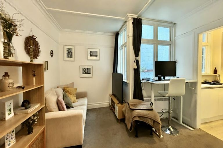 Photo of property in 1/246 Oriental Parade, Oriental Bay, Wellington, 6011