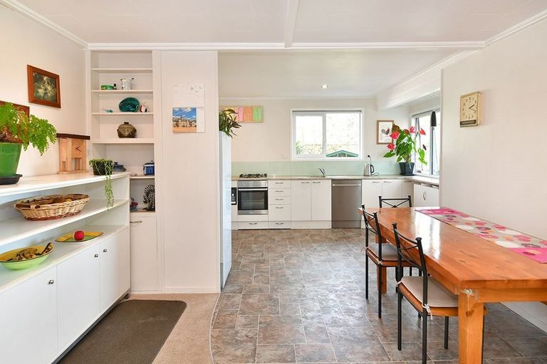 Photo of property in 8 Hillside Crescent, Leigh, 0985