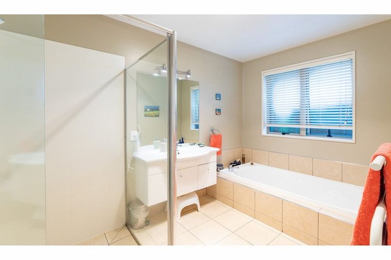 Photo of property in 14 Coolspring Way, Redwood, Christchurch, 8051