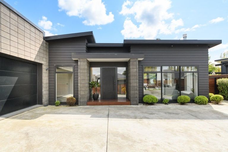 Photo of property in 35 Freedom Drive, Kelvin Grove, Palmerston North, 4414