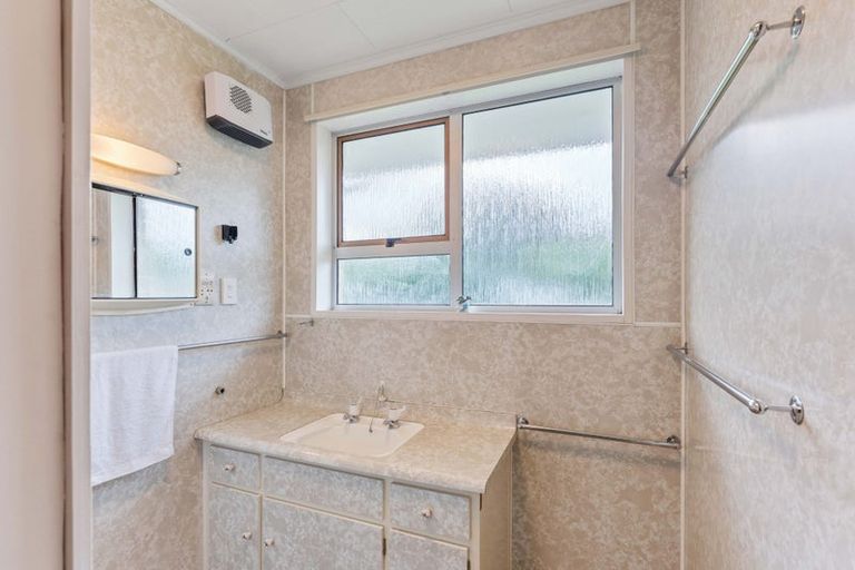 Photo of property in 2 Paretai Grove, Waikanae, 5036