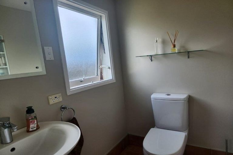 Photo of property in 1 Burrows Place, Ilam, Christchurch, 8041