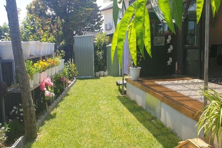 Photo of property in 18b Riverpark Crescent, Henderson, Auckland, 0610