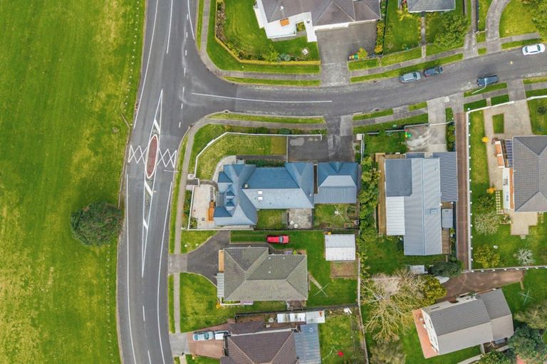 Photo of property in 81 Kiwi Esplanade, Mangere Bridge, Auckland, 2022